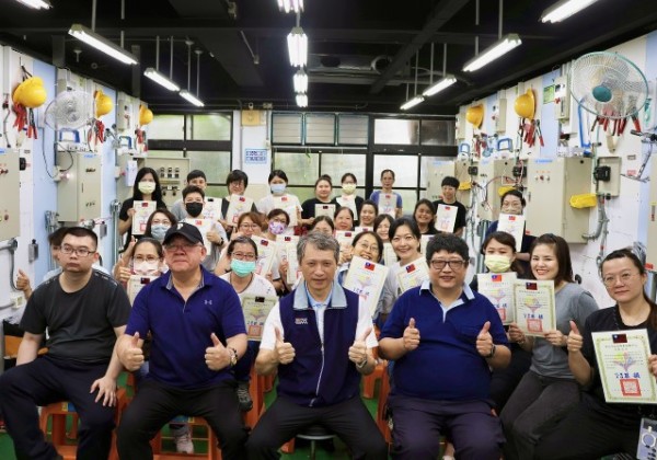 新北職訓x黎明技術學院  28位女性水電師傅報到!