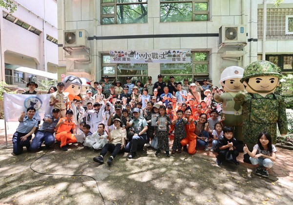 國軍北招中心基隆站與暖暖親子館攜手扎根國防教育舉辦「小小戰士體驗活動」