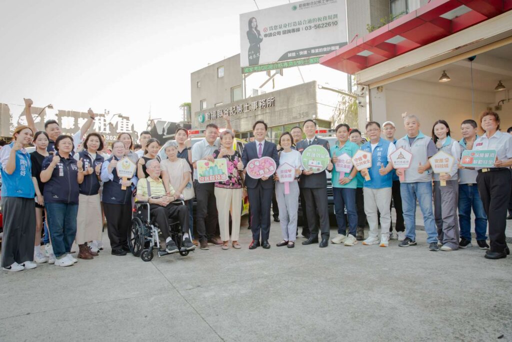 民間大愛安心挺消防！竹市獲贈救護車、災勘車及搶救裝備