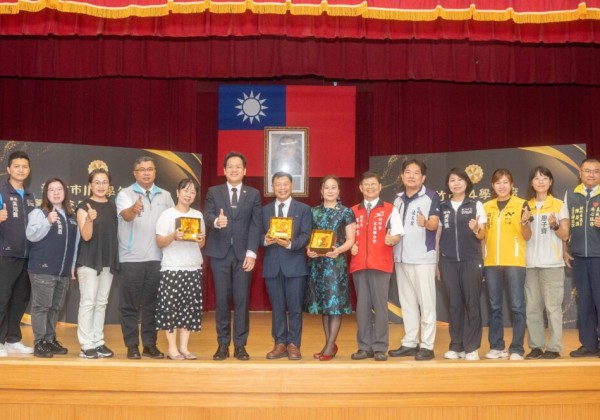 竹市中小學校長3榮退、8就職　邱臣遠：共同接棒領航，承擔育才重任