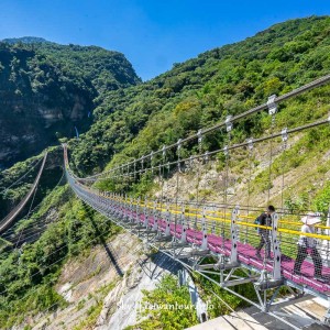 【南投雙龍瀑布七彩吊橋】完整攻略一日遊.預約接駁車！