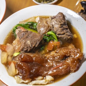 【半島牛肉麵】臺北牛肉麵冠軍推薦.菜單價格
