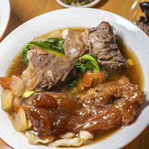 【半島牛肉麵】臺北牛肉麵冠軍推薦.菜單價格