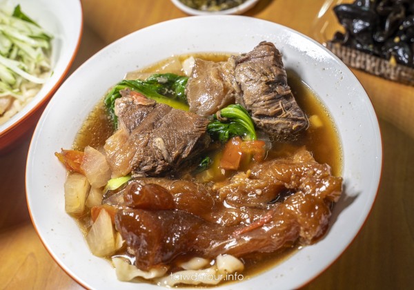 【半島牛肉麵】臺北牛肉麵冠軍推薦.菜單價格