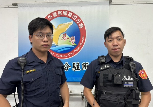 民宅頂樓竄濃煙  基警疏導交通助救災