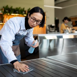 台灣服務業附加價值率停滯，結構性挑戰與應對之道