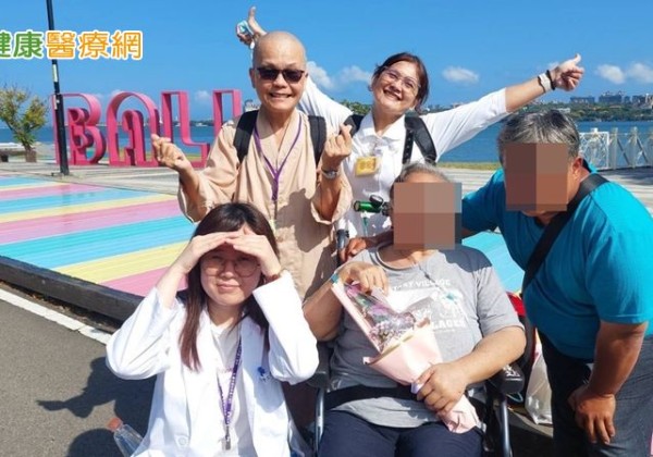 安寧團隊為癌末母親圓夢看海　兒子道愛道謝道別