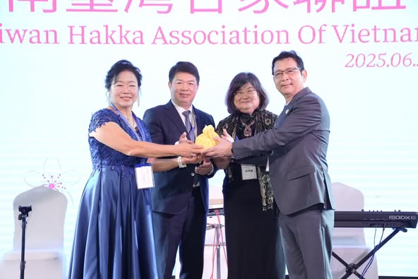 駐越南台北經濟文化辦事處韓處長國耀出席越南臺灣客家聯誼會第七屆、第八屆會長暨理監事交接典禮