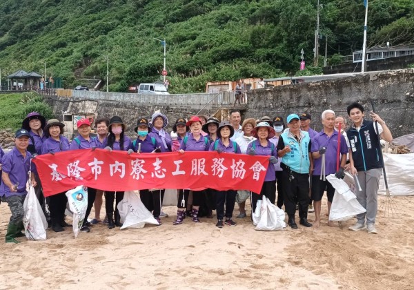 內寮里嚴福神里長號召志工服務協會攜手淨化沙灘守護環境 內寮里嚴福神里長號召志工服務協會攜手淨化沙灘守護環境