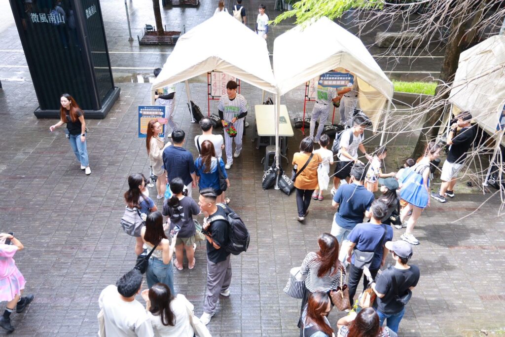 臺北興富發棒球隊與球迷面對面嗨玩市集