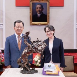 副總統接見世總回國訪團　盼團結凝聚臺灣安全與經濟發展實力