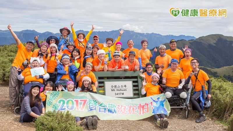 存活率不到5％！八仙塵爆男子經10次植皮重生　如今靠義肢登上山