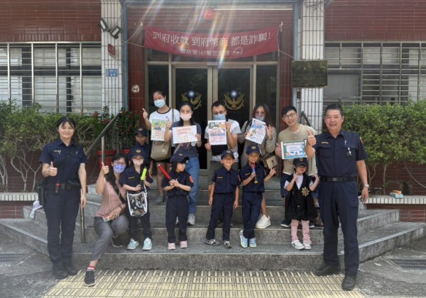 社區參訪派出所 你我防詐荷包鎖 社區參訪派出所 你我防詐荷包鎖