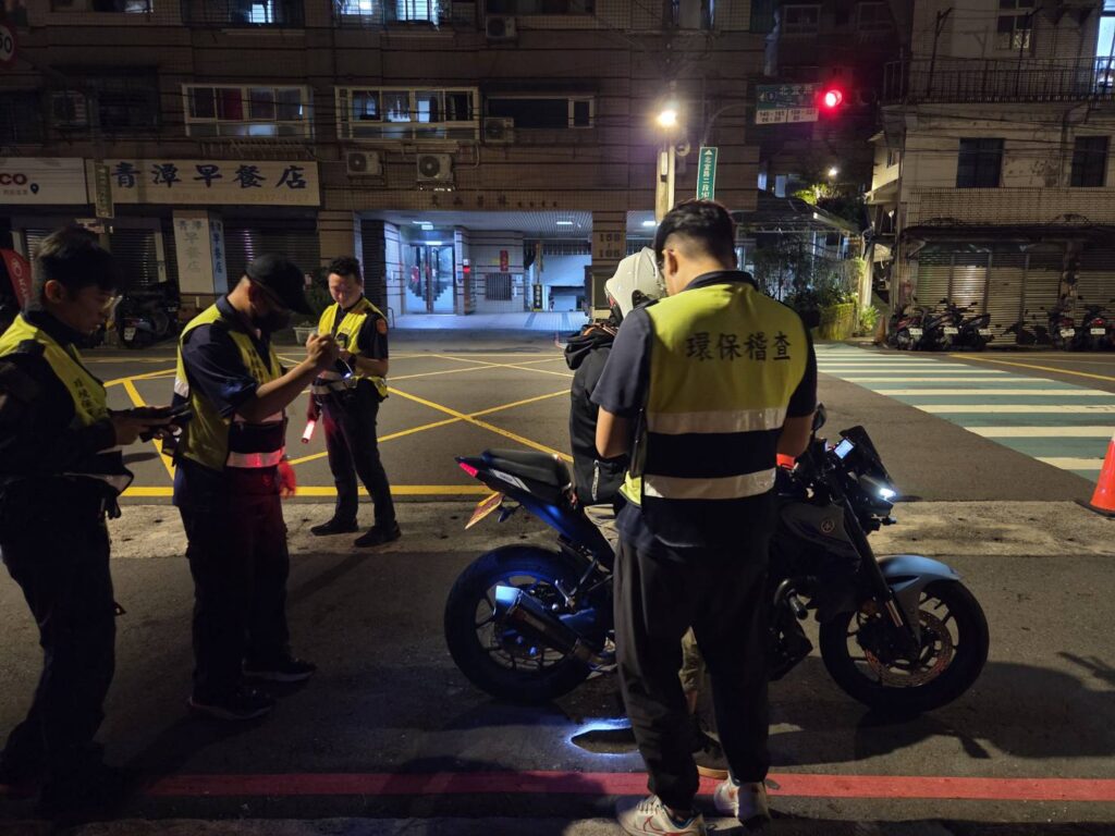 環警 聯合稽查 強力取締北宜噪音車 環警 聯合稽查 強力取締北宜噪音車