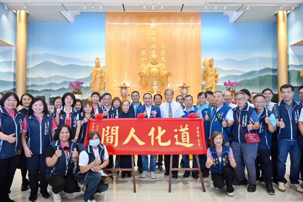 土城淨慈寺參拜 侯友宜祈願國泰民安 風調雨順 土城淨慈寺參拜 侯友宜祈願國泰民安 風調雨順