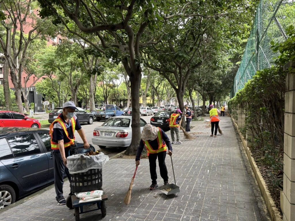 丹娜絲颱風漸離    中市各區公所與志工總動員加速家園復原