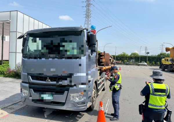 守護行的安全    中和警鐵腕取締大型車輛違規