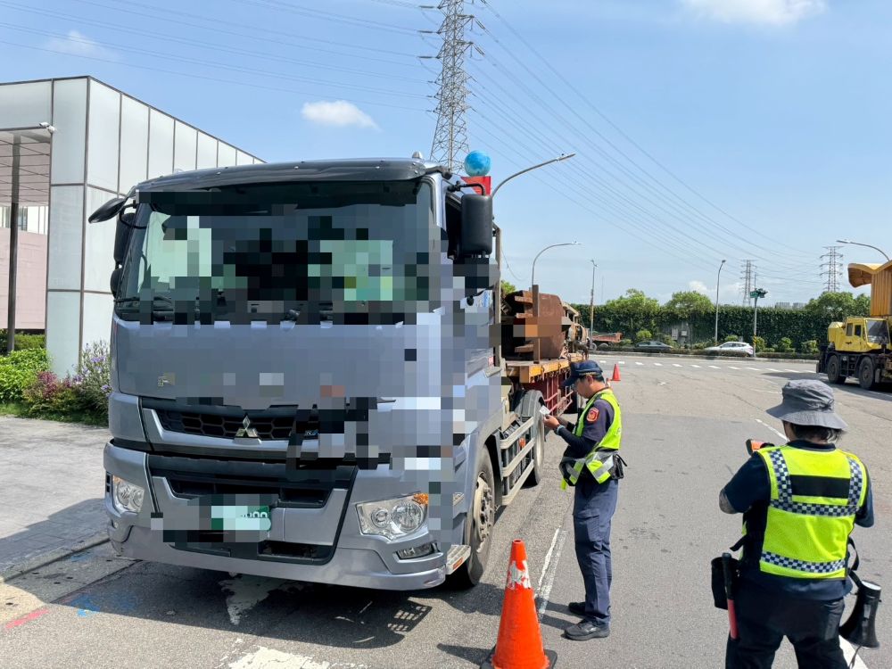 守護行的安全    中和警鐵腕取締大型車輛違規