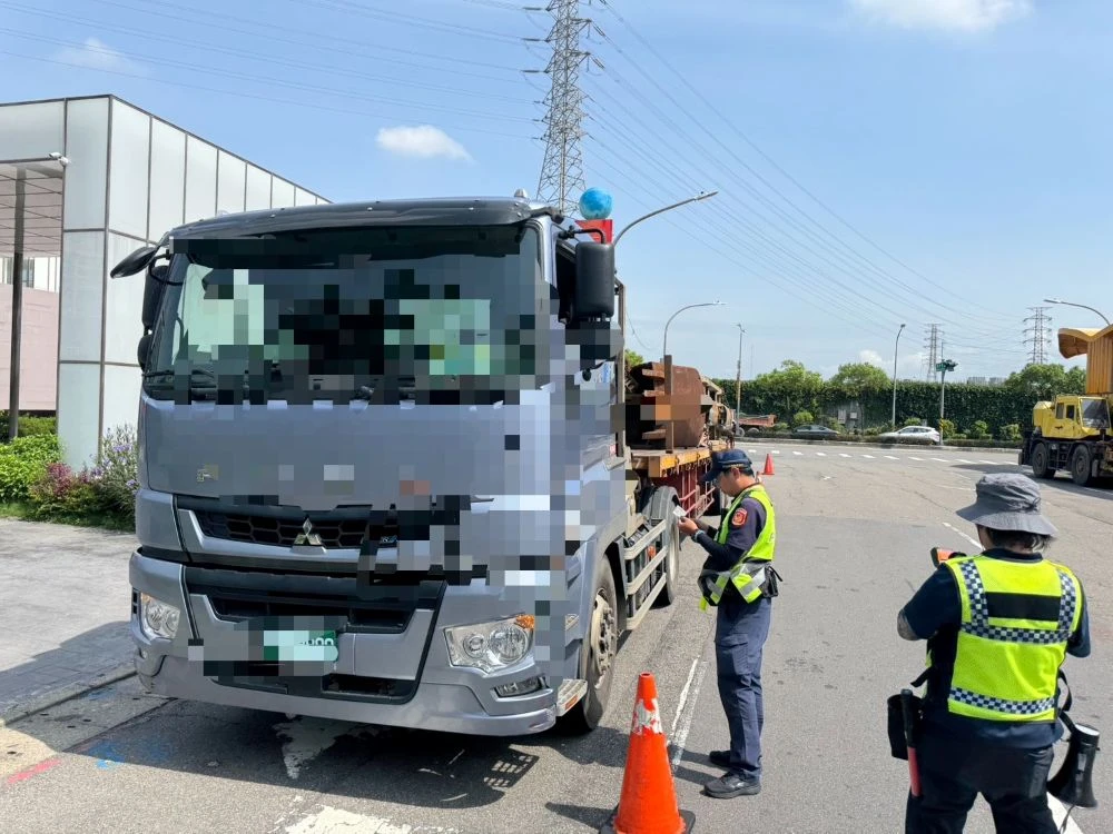 守護行的安全    中和警鐵腕取締大型車輛違規
