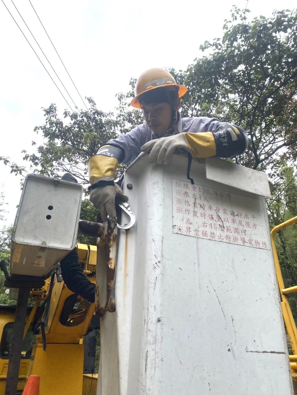 丹娜絲逼近風雨漸強     基隆台電應變中心全力防颱