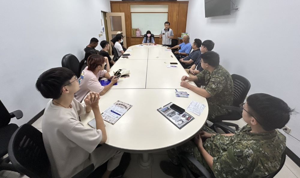 出席入營座談 何中南勉勇敢接受挑戰歷練 出席入營座談 何中南勉勇敢接受挑戰歷練