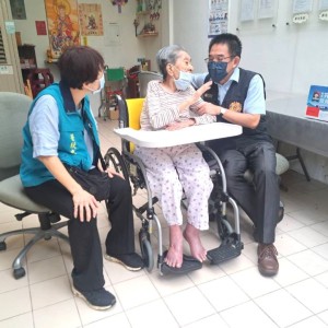 落實關懷照顧  黃信仁親訪士林區榮民眷長輩
