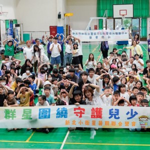場內揮汗三對三  場邊宣導反毒品