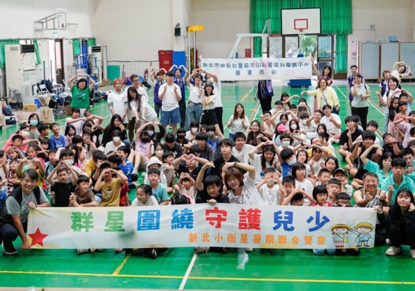 場內揮汗三對三  場邊宣導反毒品