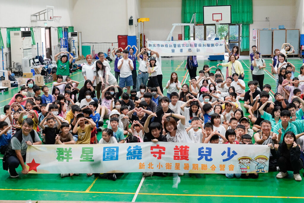 場內揮汗三對三  場邊宣導反毒品