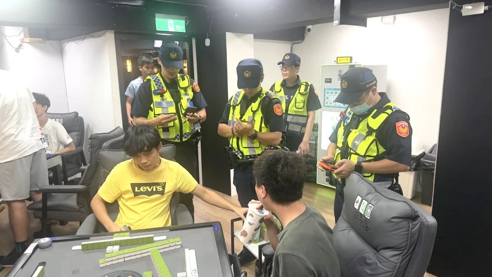 青春專案啟動   板橋警淨化環境護青少年