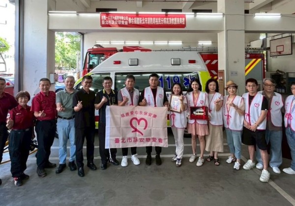 「創豐ㄧ三五六」、臺北市詠安慈愛會合贈新北消高頂救護車