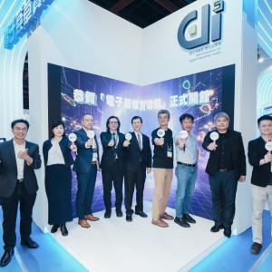 數發部長黃彥男與六家業者聯手開館  電子簽章應用擴及各產業