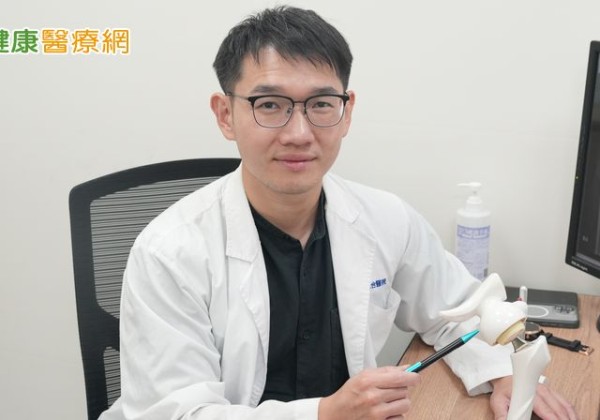 他髖部疼痛竟是「這裡」壞死　姊姊看病意外查出病因