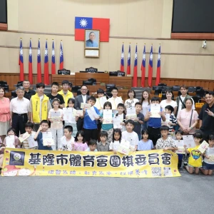 圍棋小棋士參觀基隆市議會 埋下未來公共服務種子