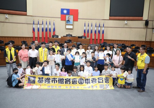 圍棋小棋士參觀基隆市議會 埋下未來公共服務種子