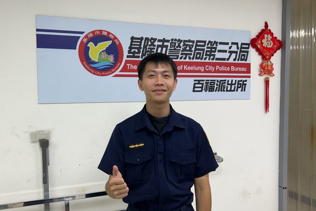 暖警溫馨護送長者返家 暖警溫馨護送長者返家