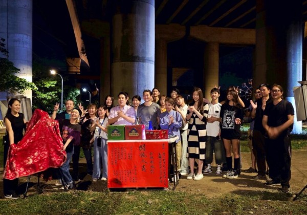 春節大片《影視圈風雲》卡司超狂　跨性別女神可芙首部大銀幕作品扛女主角，尬三金主持人Lulu和千萬網紅奇軒