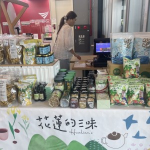 花蓮優質農特產品進軍國道服務區   展售活動吸引旅客駐足