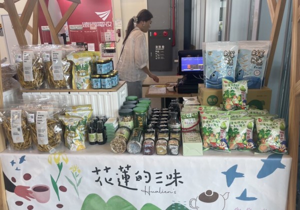 花蓮優質農特產品進軍國道服務區   展售活動吸引旅客駐足