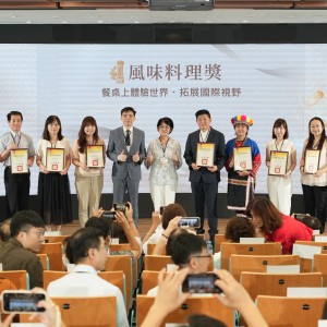 武崙國小五星級南洋咖哩雞配肉骨茶特餐榮獲全國午餐菜單「午星獎」