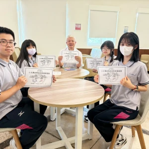 二信高中圖書館小太陽成長社114學年度幹部啟航