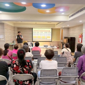 基警維護治安  社區宣導防詐新知