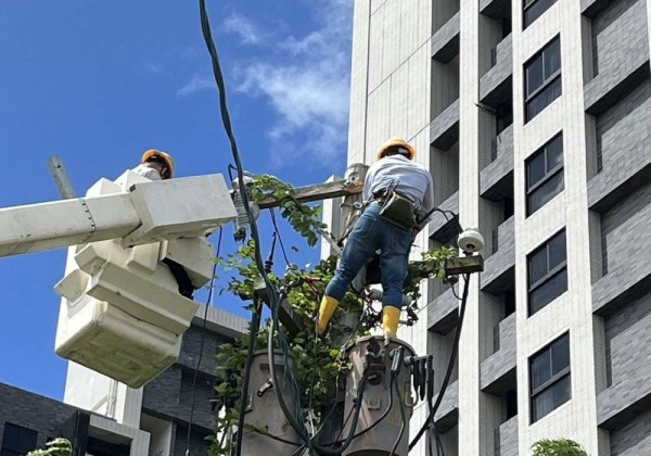 搶修楊柳颱風外圍環流停電  台電北西區處力拼今晚23：00復電