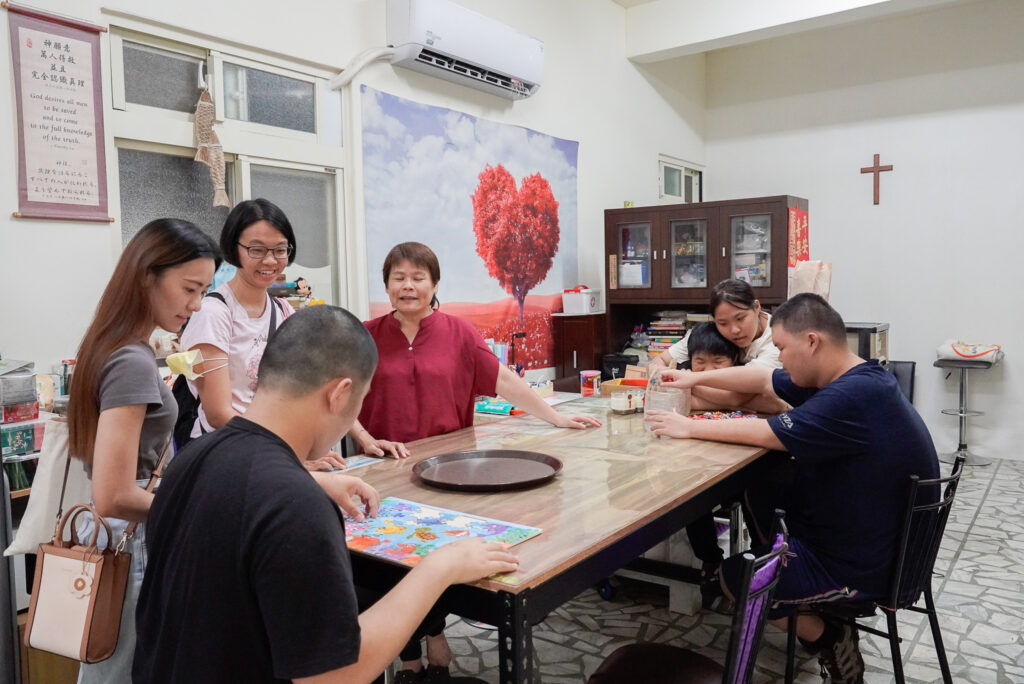 新北市推動身心障礙者家庭托顧服務 提供身體、生活照顧 減輕家屬負擔 新北市推動身心障礙者家庭托顧服務 提供身體、生活照顧 減輕家屬負擔
