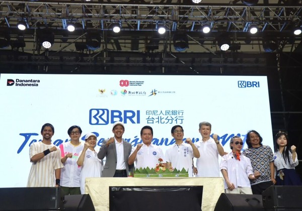 2025印尼移工文化嘉年華「印尼五月天」GiGi樂團熱唱 破萬粉絲擠爆市民廣場