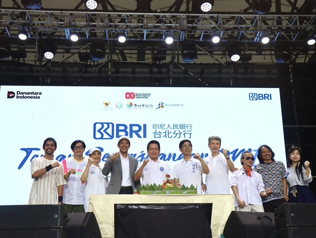 2025印尼移工文化嘉年華「印尼五月天」GiGi樂團熱唱 破萬粉絲擠爆市民廣場 2025印尼移工文化嘉年華「印尼五月天」GiGi樂團熱唱 破萬粉絲擠爆市民廣場