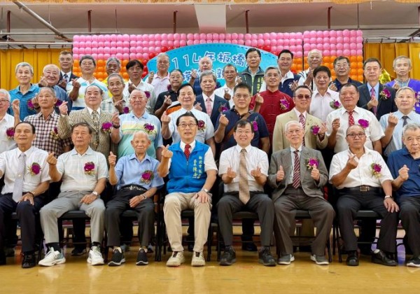 感無怨無悔奉獻   板橋表揚37位模範父親