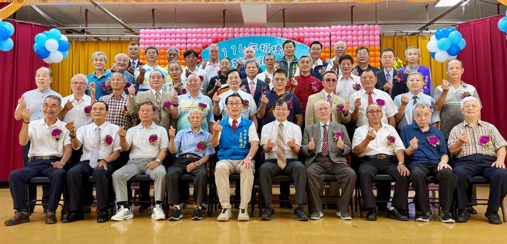 感無怨無悔奉獻   板橋表揚37位模範父親