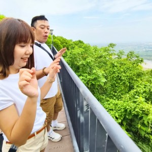 鐵砧山欄杆「電人」  中市觀旅局科普靜電現象並設置「除靜電球」