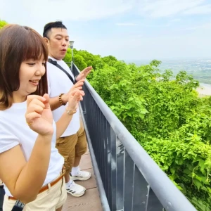 鐵砧山欄杆「電人」  中市觀旅局科普靜電現象並設置「除靜電球」